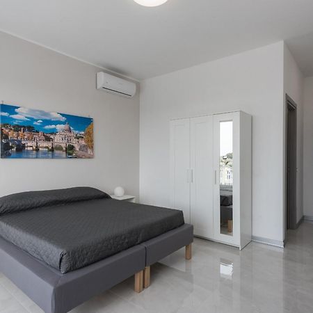 Travelershome Ciampino Airport Guesthouse 600M To Airport מראה חיצוני תמונה