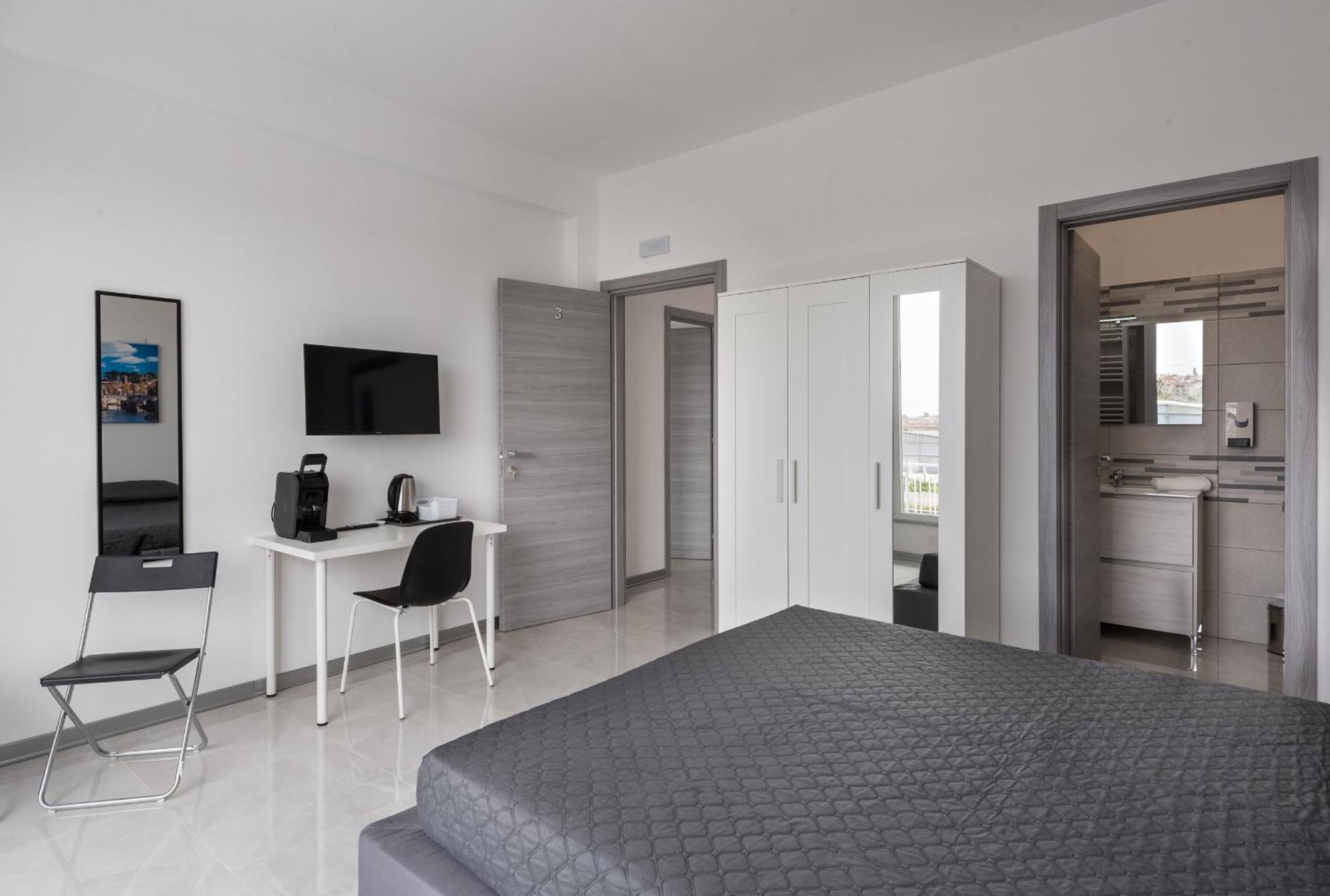 Travelershome Ciampino Airport Guesthouse 600M To Airport מראה חיצוני תמונה