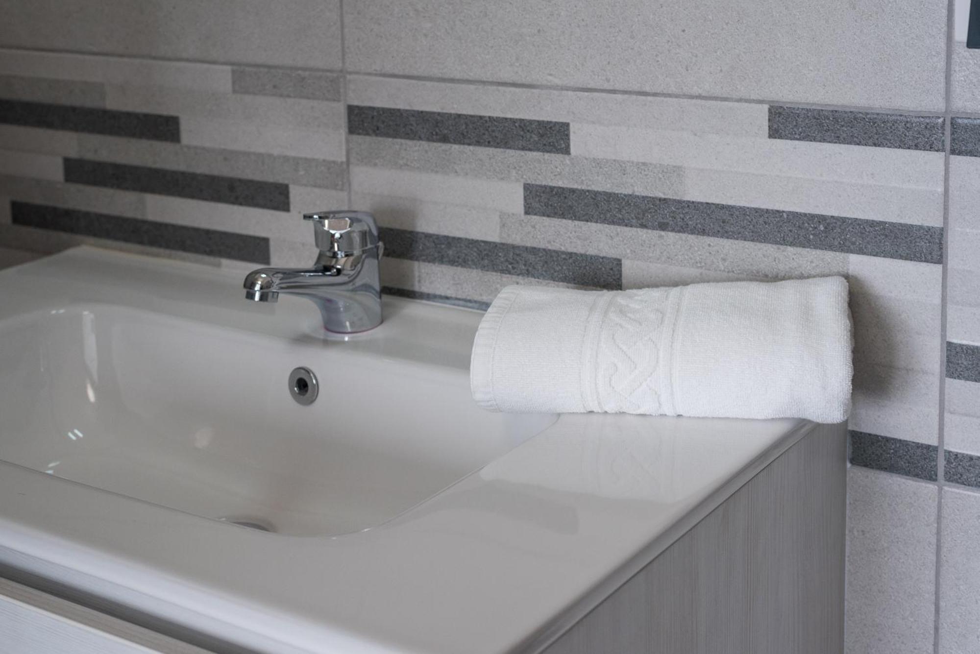 Travelershome Ciampino Airport Guesthouse 600M To Airport מראה חיצוני תמונה