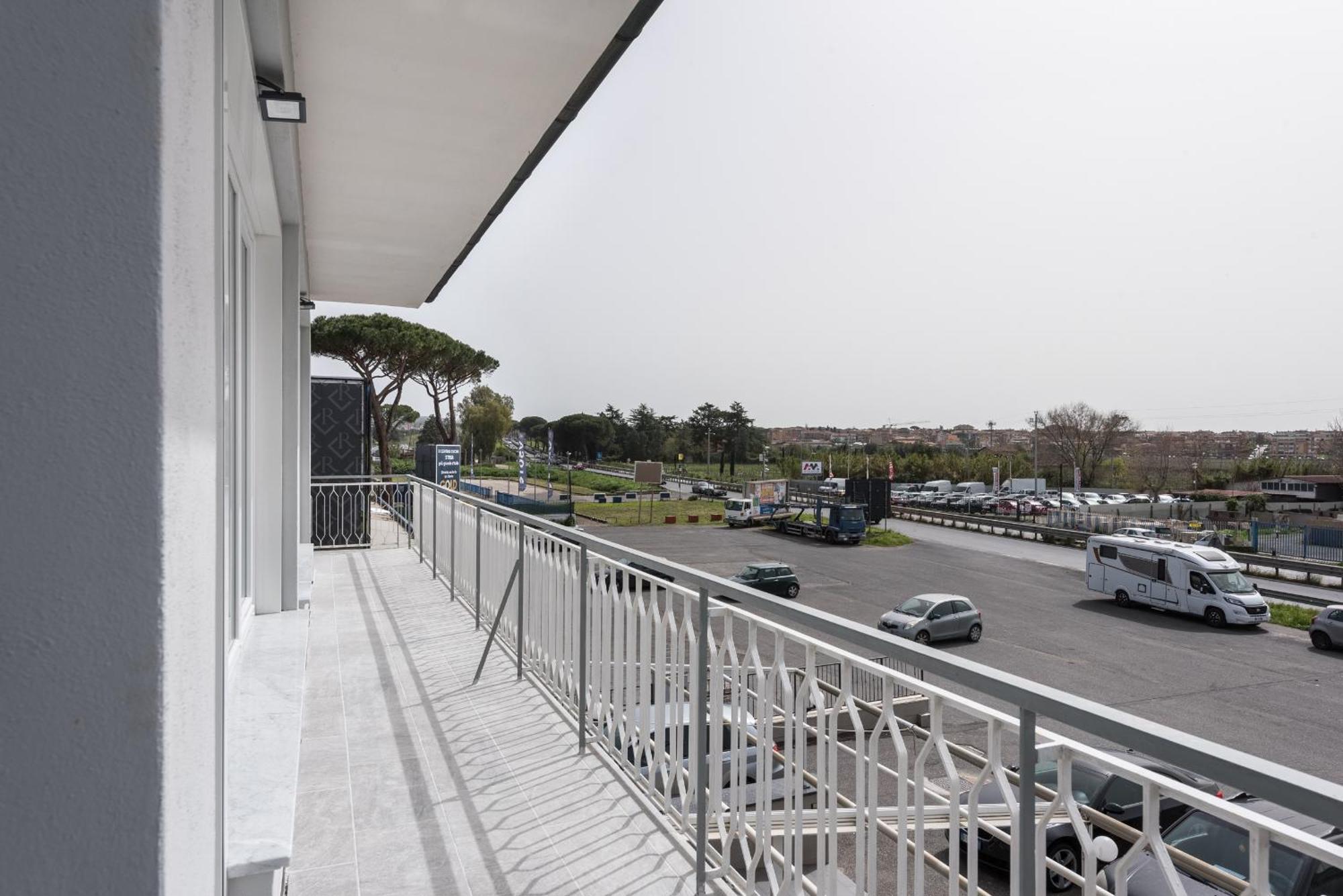 Travelershome Ciampino Airport Guesthouse 600M To Airport מראה חיצוני תמונה