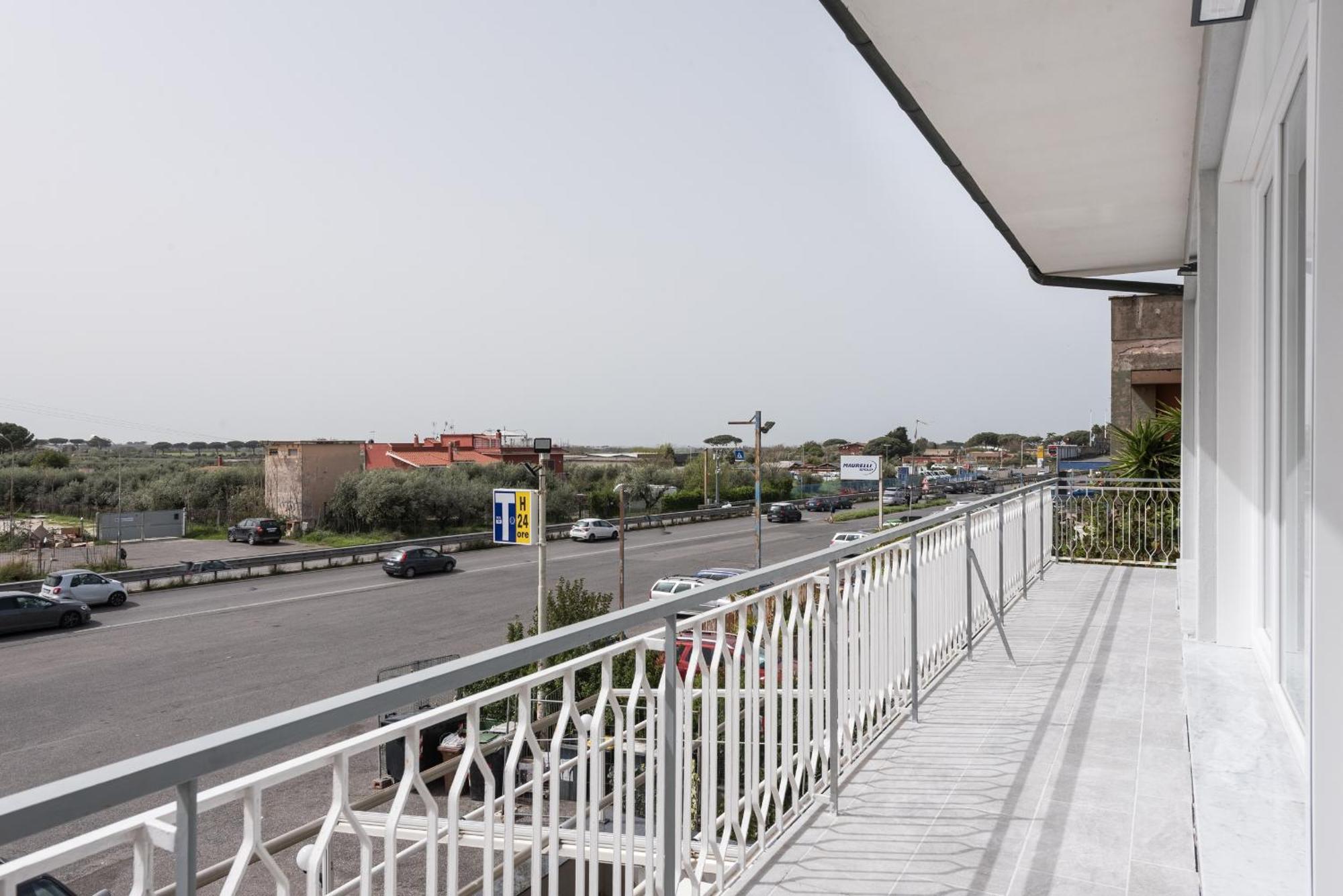 Travelershome Ciampino Airport Guesthouse 600M To Airport מראה חיצוני תמונה